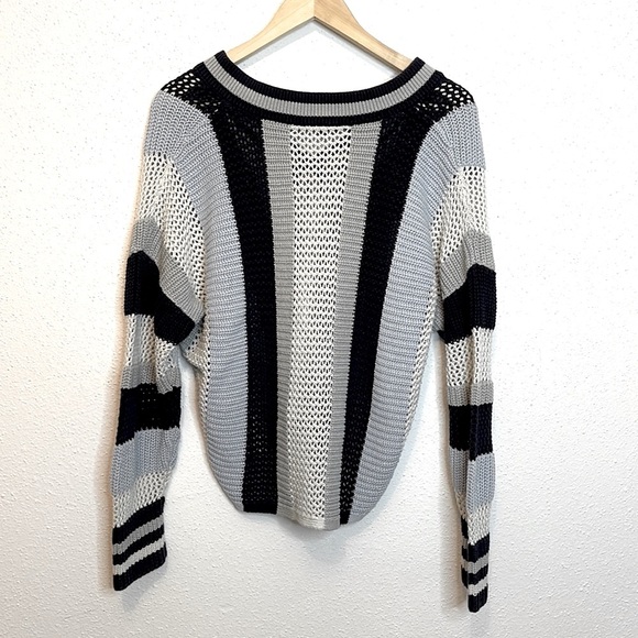 Express Preppy Blue and White Striped Knit V Neck Sweater Size M - Picture 5 of 6